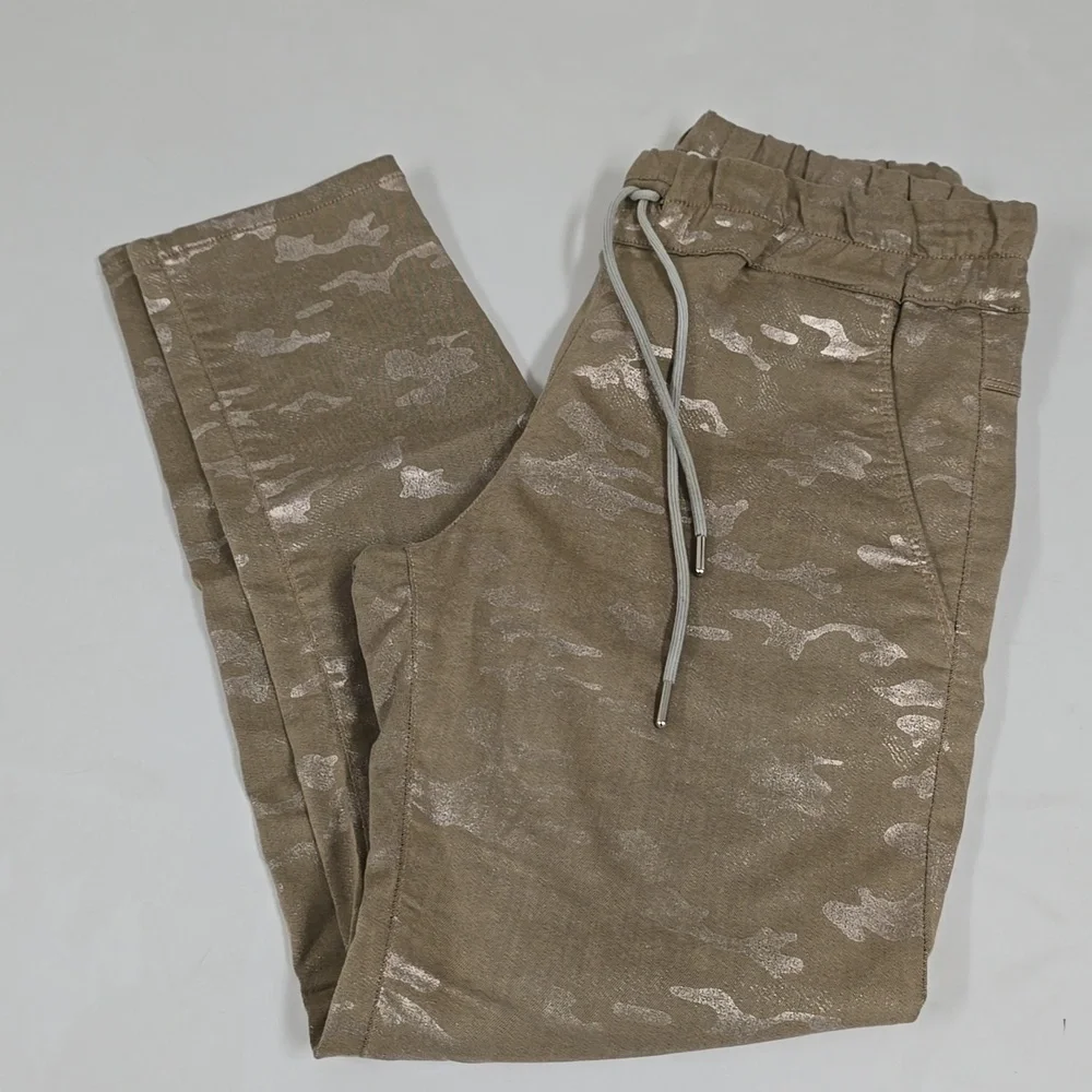 Bevy Flog Women's Shely Pants In Beige/Gold Camo